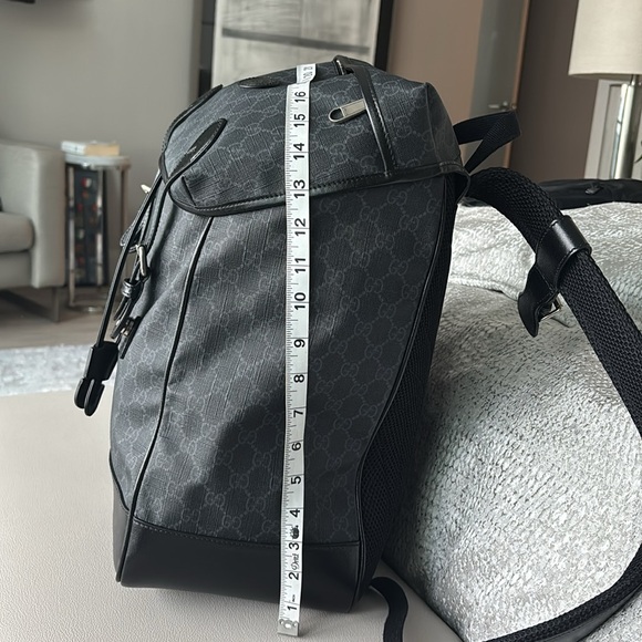 Men’s GUCCI medium backpack with interlocking G - like new, used once - Picture 12 of 13